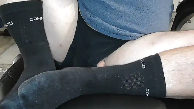 Snapshot of SockenTimo24 chatting on 11.15.25 SockenTimo24 online show from 11.15.25