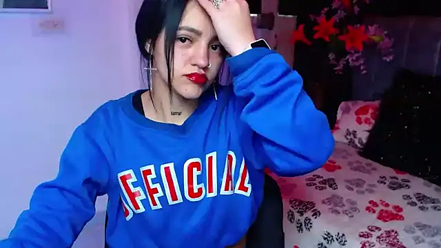 Snapshot of Violettasquirt chatting on 12.19.25 Violettasquirt online show from 12.19.25