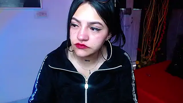 Snapshot of Violettasquirt chatting on 01.08.26 Violettasquirt online show from 01.08.26