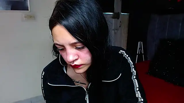 Snapshot of Violettasquirt chatting on 02.11.26 Violettasquirt online show from 02.11.26