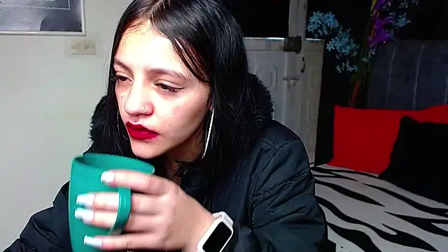 Snapshot of Violettasquirt chatting on 02.17.26 Violettasquirt online show from 02.17.26