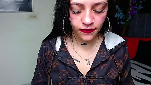 Snapshot of Violettasquirt chatting on 02.18.26 Violettasquirt online show from 02.18.26