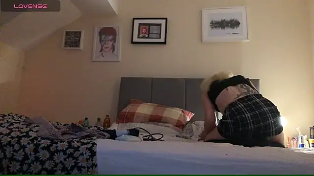 Snapshot of lolaisagoodtime chatting on 02.15.25 lolaisagoodtime online show from 02.15.25