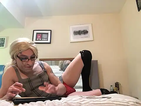 Snapshot of lolaisagoodtime chatting on 02.23.25 lolaisagoodtime online show from 02.23.25