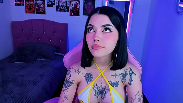 adri tom44 online show from 02.17.25