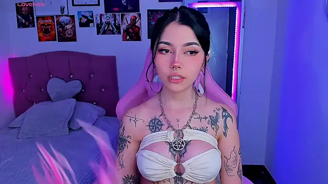 adri tom44 online show from 02.21.25