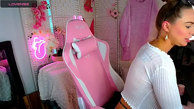 EllieKarrX online show from 12.30.24