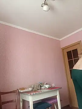 Pineapple04 online show from 10.12.25