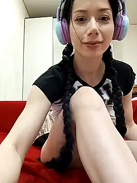 Snapshot of SashaGrinch chatting on 12.13.24 SashaGrinch online show from 12.13.24