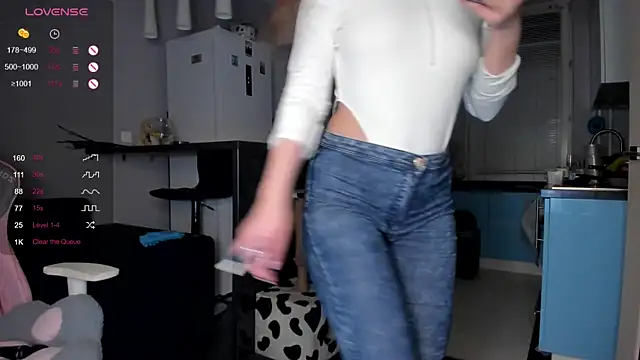 Snapshot of wwildfox chatting on 02.27.25 wwildfox online show from 02.27.25