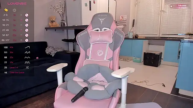 Snapshot of wwildfox chatting on 03.07.25 wwildfox online show from 03.07.25