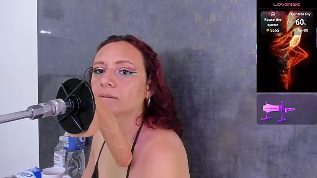 Snapshot of Issys_milf chatting on 05.12.26 Issys milf online show from 05.12.26