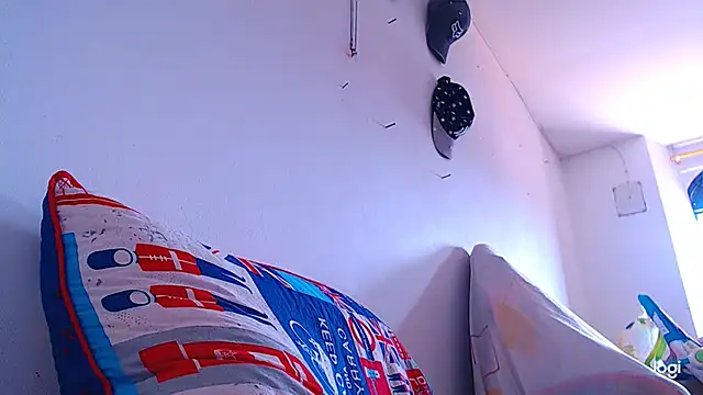 ADAM HOT online show from 12.04.25