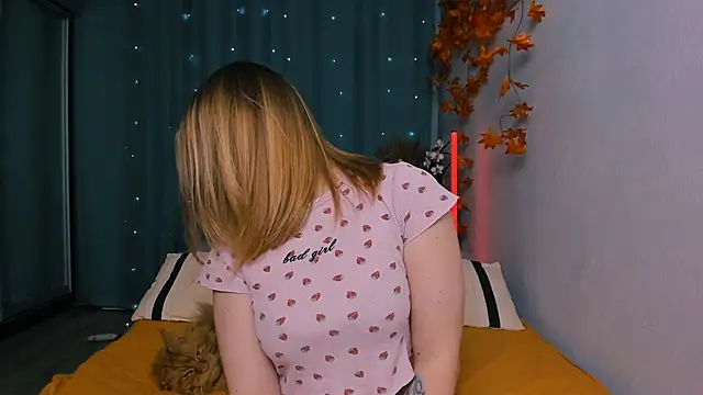 InsatiableFoxX online show from 09.30.25