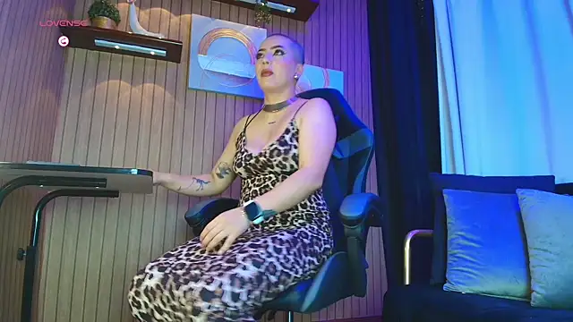 Camila Chainn online show from 10.27.25