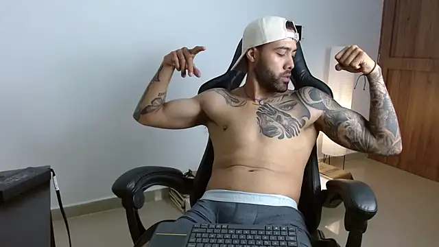 Snapshot of Hendry_ chatting on 04.06.26 Hendry online show from 04.06.26