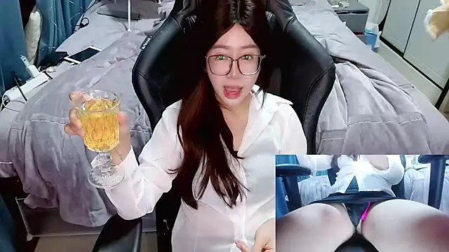 Snapshot of Angelababy001 chatting on 12.13.24 Angelababy001 online show from 12.13.24