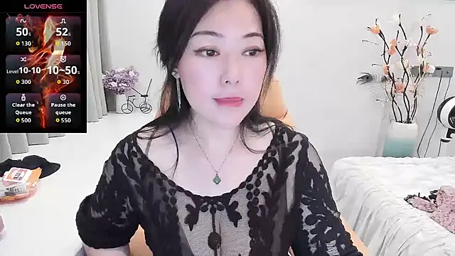 Crystal Wings online show from 09.10.25