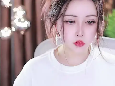 Qiaoqiao  online show from 03.05.25