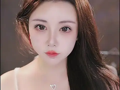 Qiaoqiao  online show from 11.13.25