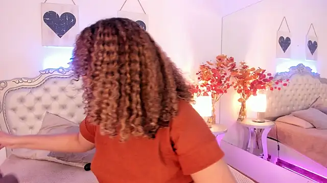 NiaColusi online show from 09.20.25