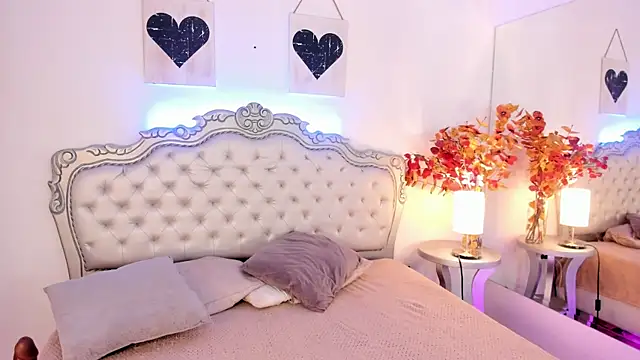 NiaColusi online show from 10.02.25