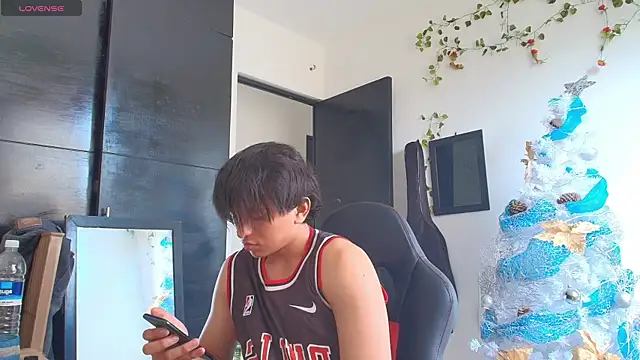 Snapshot of Haruto2001 chatting on 12.15.24 Haruto2001 online show from 12.15.24