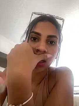 Snapshot of sharonmiller_2_ chatting on 01.04.25 sharonmiller 2 online show from 01.04.25