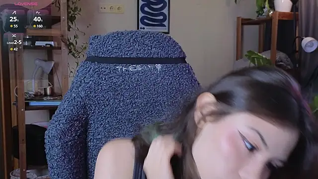 Snapshot of alicekiit chatting on 11.14.25 alicekiit online show from 11.14.25