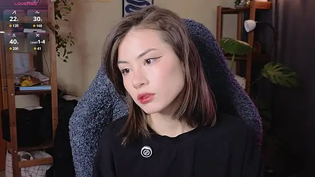 Snapshot of alicekiit chatting on 11.28.25 alicekiit online show from 11.28.25