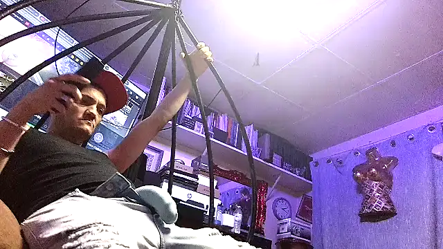 Snapshot of 0SEANX chatting on 04.09.26 0SEANX online show from 04.09.26