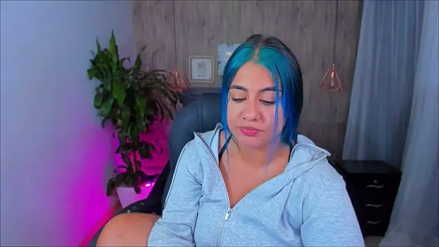 Snapshot of Xisu_ chatting on 12.02.24 Xisu online show from 12.02.24