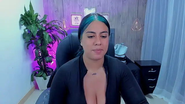 Snapshot of Xisu_ chatting on 12.12.24 Xisu online show from 12.12.24