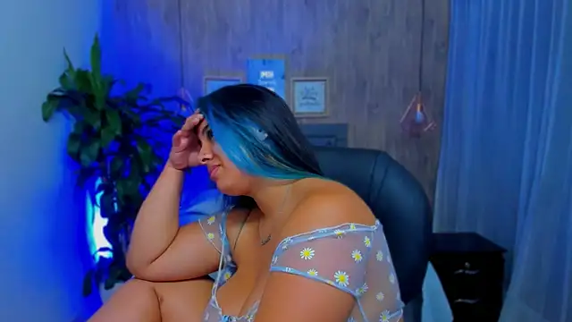 Snapshot of Xisu_ chatting on 12.16.24 Xisu online show from 12.16.24