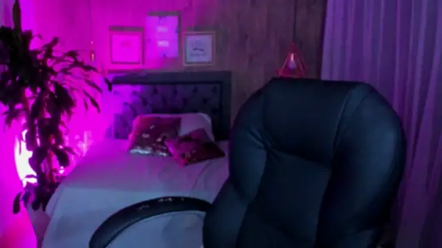 Snapshot of Xisu_ chatting on 12.19.24 Xisu online show from 12.19.24