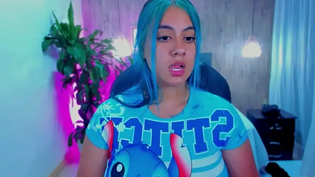 Snapshot of Xisu_ chatting on 12.19.24 Xisu online show from 12.19.24