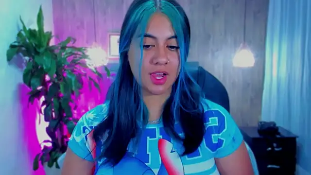 Snapshot of Xisu_ chatting on 12.19.24 Xisu online show from 12.19.24