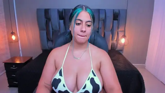 Snapshot of Xisu_ chatting on 12.22.24 Xisu online show from 12.22.24