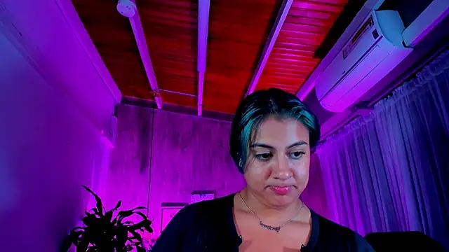 Snapshot of Xisu_ chatting on 02.02.25 Xisu online show from 02.02.25