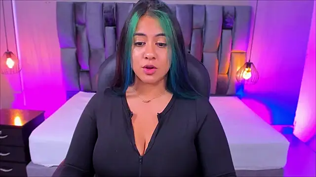 Snapshot of Xisu_ chatting on 02.05.25 Xisu online show from 02.05.25