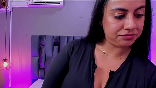 Snapshot of Xisu_ chatting on 02.06.25 Xisu online show from 02.06.25