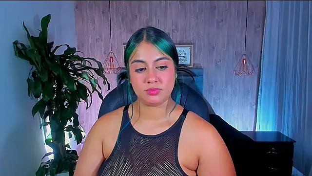 Snapshot of Xisu_ chatting on 02.08.25 Xisu online show from 02.08.25