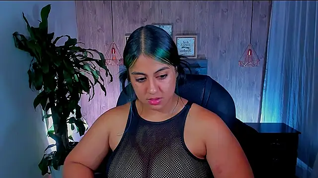 Snapshot of Xisu_ chatting on 02.08.25 Xisu online show from 02.08.25