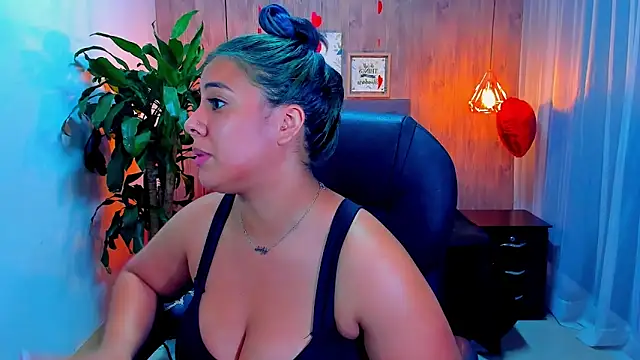 Snapshot of Xisu_ chatting on 02.14.25 Xisu online show from 02.14.25