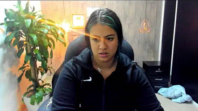 Snapshot of Xisu_ chatting on 02.19.25 Xisu online show from 02.19.25