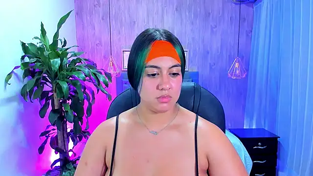 Snapshot of Xisu_ chatting on 02.22.25 Xisu online show from 02.22.25