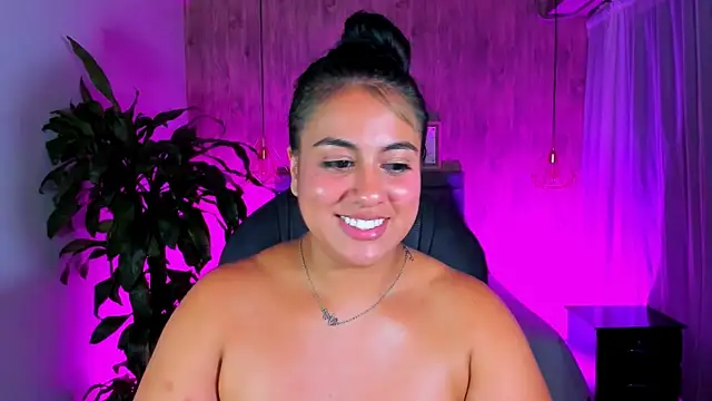 Snapshot of Xisu_ chatting on 02.22.25 Xisu online show from 02.22.25