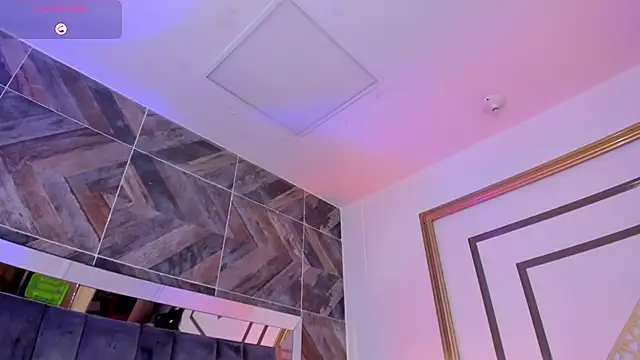 TaniaSmith1 online show from 11.11.25