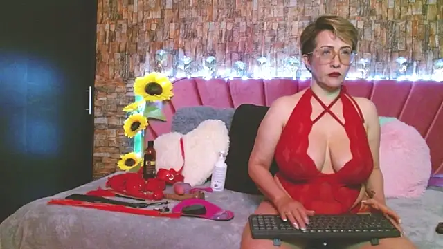 Snapshot of Isabelle_Lov18 chatting on 12.21.24 Isabelle Lov18 online show from 12.21.24