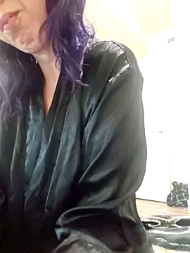 Snapshot of erinSmiles chatting on 10.29.25 erinSmiles online show from 10.29.25